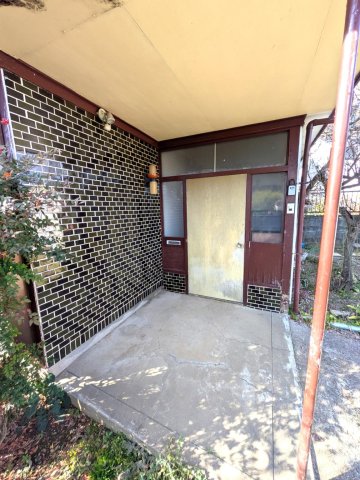 玄関　玄関前も広々