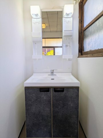 洗面設備　コンセント複数で使い勝手◯