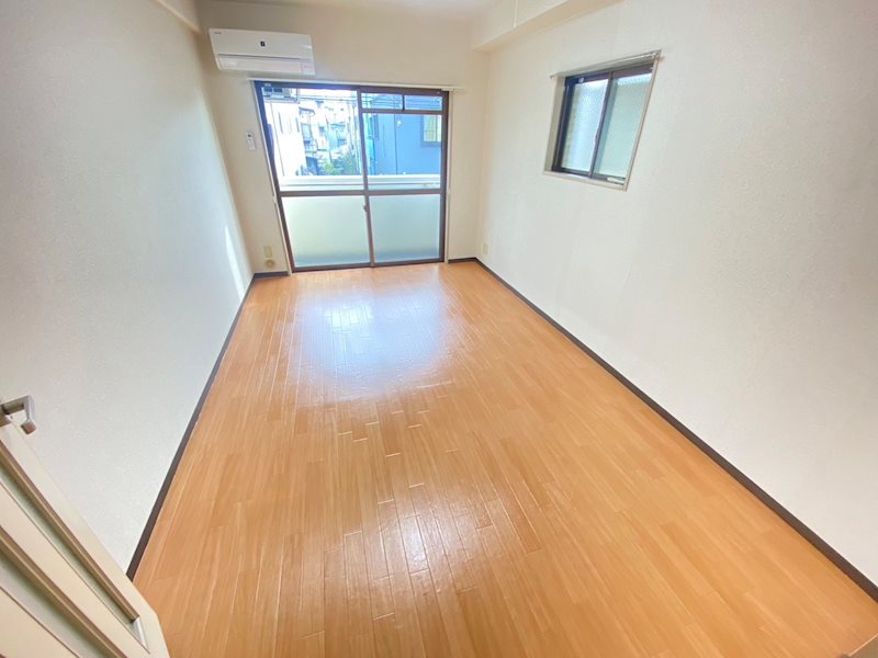 居室・リビング　別号室参考写真です