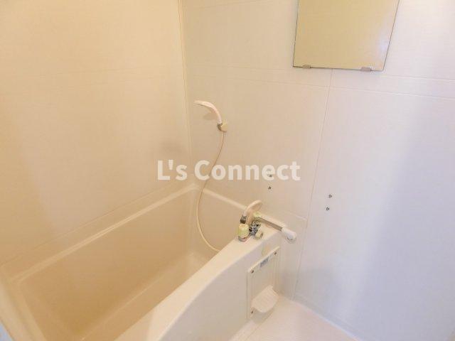 バス・シャワールーム　給湯式のお風呂です。