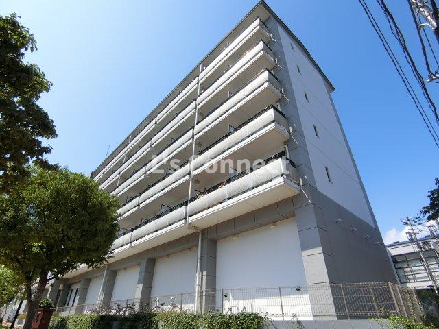 建物外観　１９９５年築のオートロックマンション。