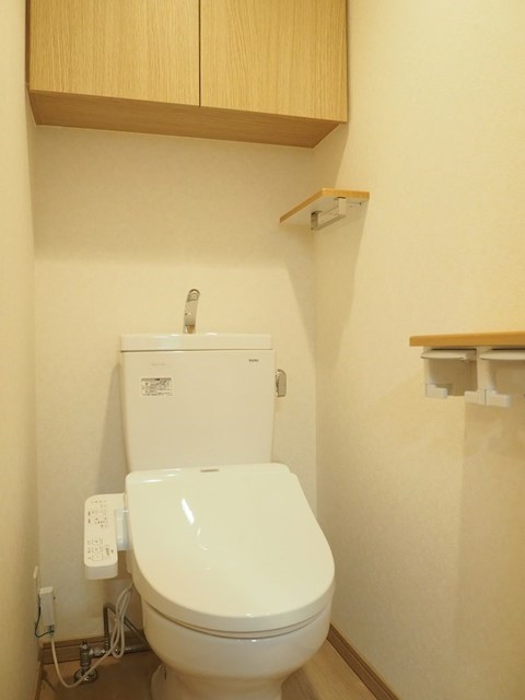 トイレ　参考写真　温水洗浄便座