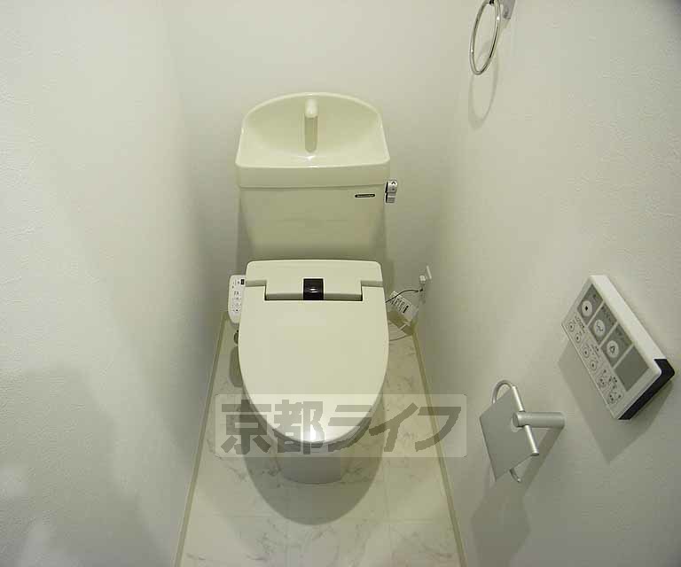 トイレ　ウォシュレット付きです。