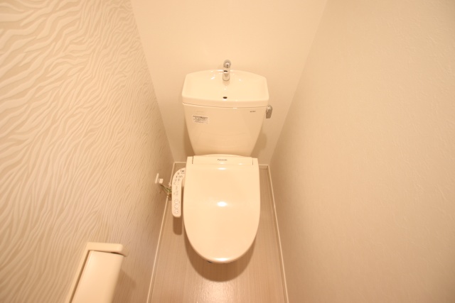 トイレ　※別室の参考写真の為、現況優先です。