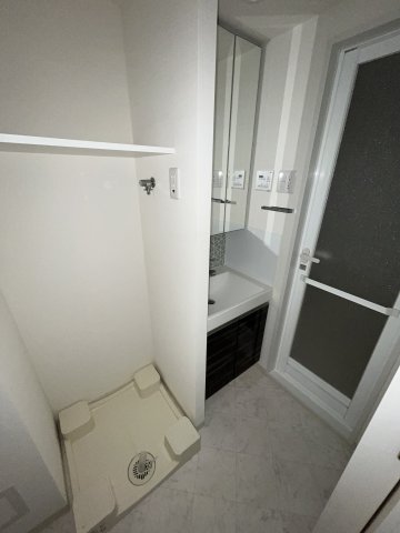 洗面設備　明るい洗面所です