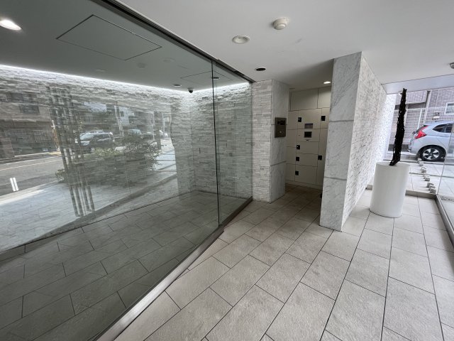 エントランス　清潔なエントランスです