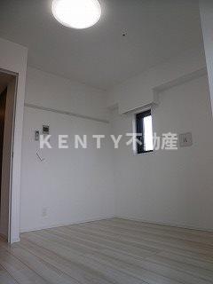 その他部屋・スペース　開放的な寝室です