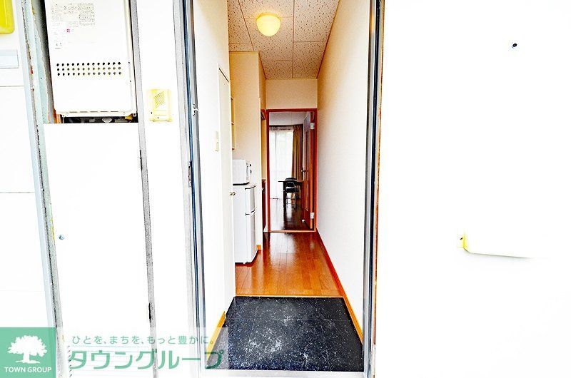 玄関　同タイプの写真です。仕様が異なる場合があります。