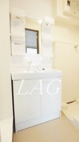 洗面設備　独立洗面台になります。