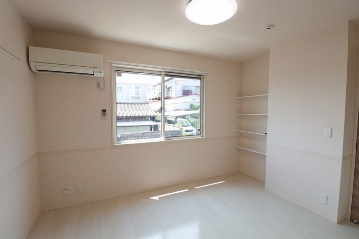 居室・リビング　西側洋室（エアコン・居室照明付き）