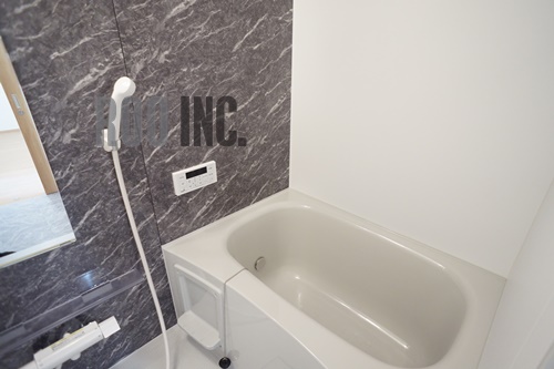 バス・シャワールーム　写真は反転のお部屋です