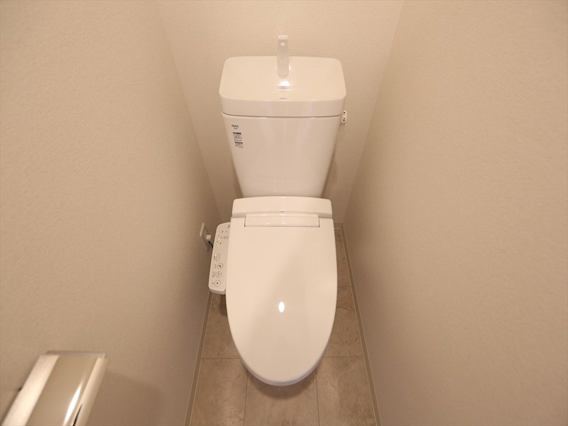 トイレ　温水洗浄暖房便座付トイレ