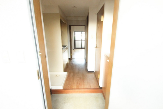 玄関　※別号室の写真です