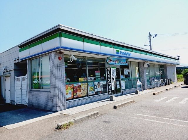 コンビニ　ファミリマート市役所前店様（コンビニ）まで400m