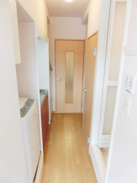 玄関　玄関から居室方向