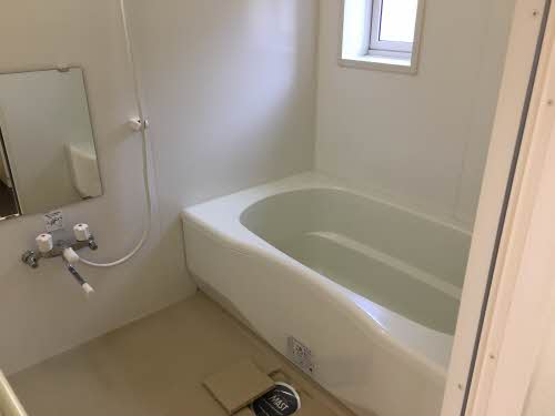 バス・シャワールーム　※写真は同タイプの102号室で、実際とは異なる場合がございま