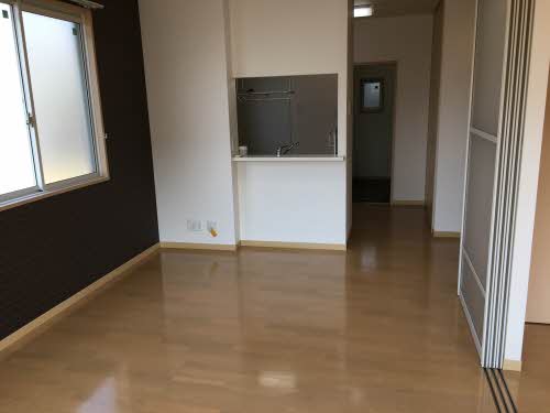 居室・リビング　※写真は同タイプの102号室で、実際とは異なる場合がございま