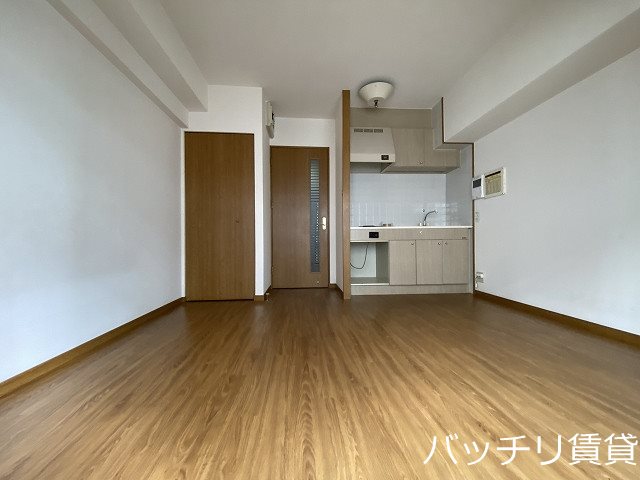 居室・リビング　別号室タイプの為、現状を優先致します。