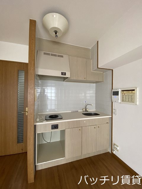 キッチン　別号室タイプの為、現状を優先致します。