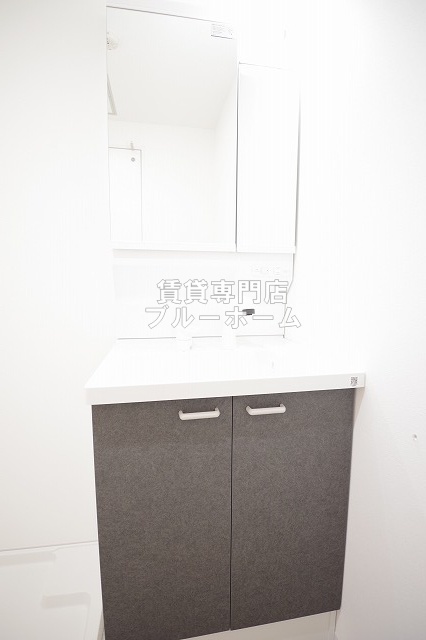 洗面設備　洗面所も収納豊富！