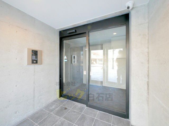 エントランス　オートロック＆防犯カメラ付きのマンションです♪