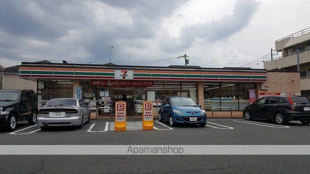 コンビニ　セブンイレブン（コンビニ）まで297m