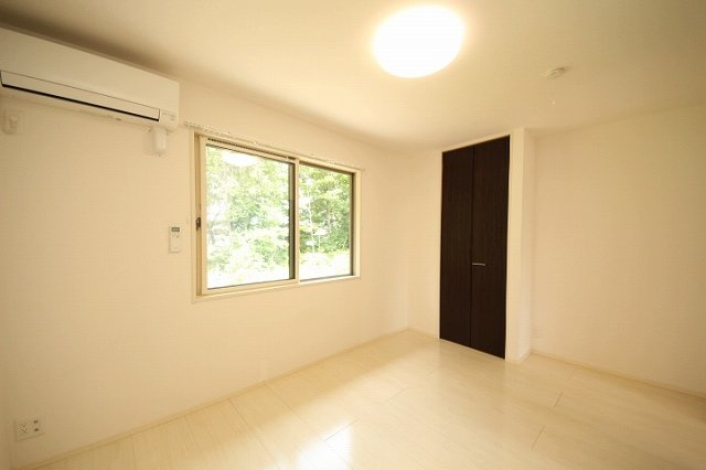 その他部屋・スペース　落ち着いて過ごせるお部屋なので、寝室にいかがでしょうか