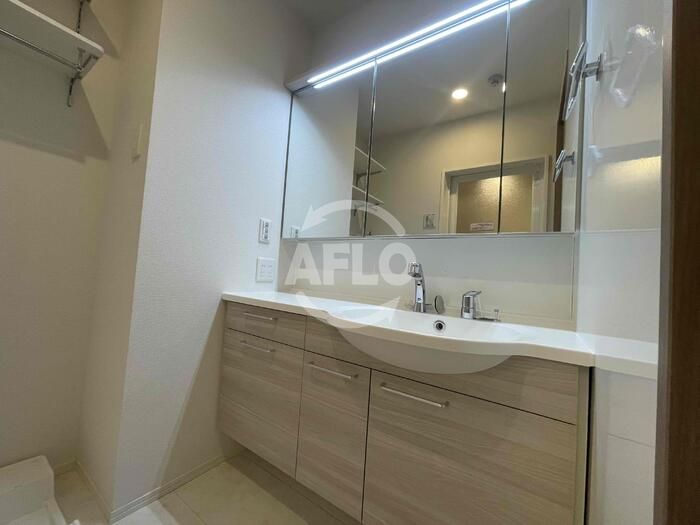 洗面設備　トリシア江坂　洗面台