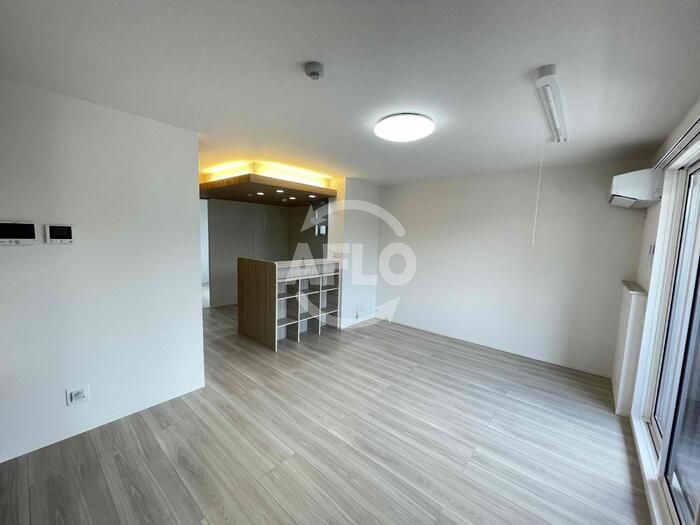 居室・リビング　トリシア江坂　リビング