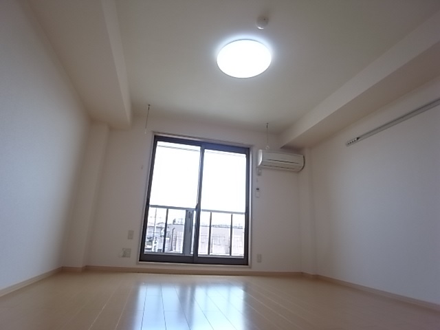 居室・リビング　※同施工メーカーの内装写真です