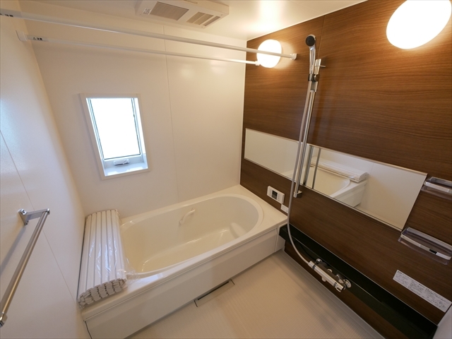 バス・シャワールーム　追い焚き完備