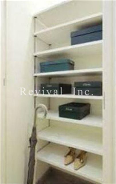 玄関　玄関も充実の収納がございます