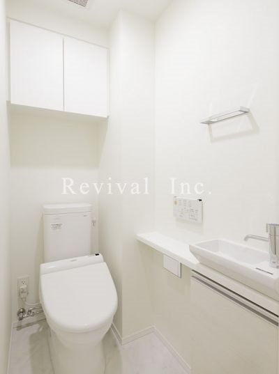 トイレ　シャワートイレ完備でございます