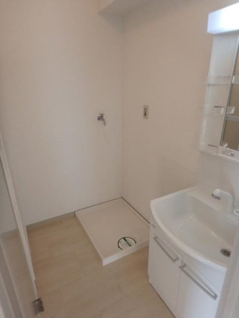 洗面設備　使いやすい独立洗面台です