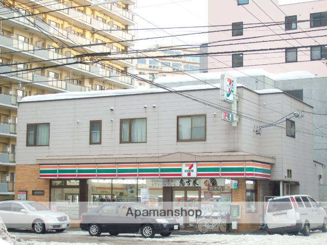 コンビニ　セブンイレブン（コンビニ）まで762m