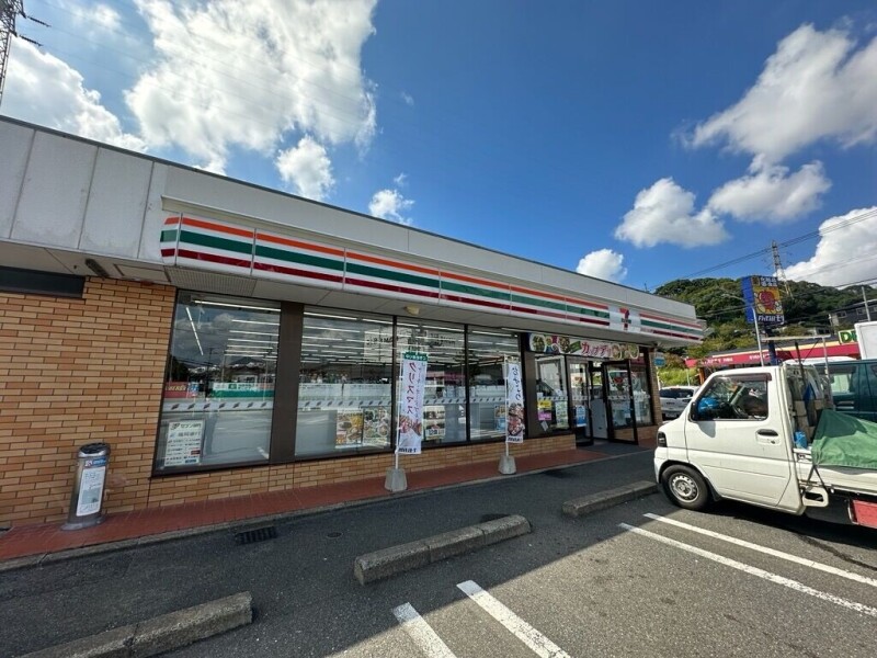 コンビニ　セブンイレブン博多月隈店（コンビニ）まで184m