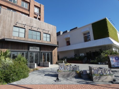 ショッピングセンター　MARINE & WALK YOKOHAMA（ショッピングセンター）まで837m