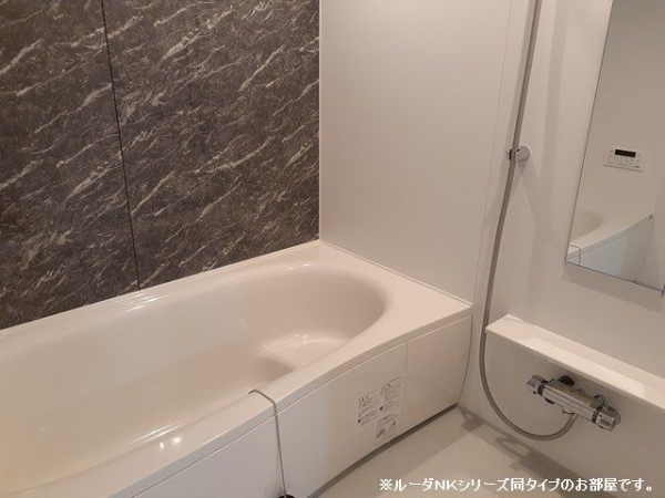 バス・シャワールーム　※参考写真　同建築メーカー施工の同間取完成他物件のものです。