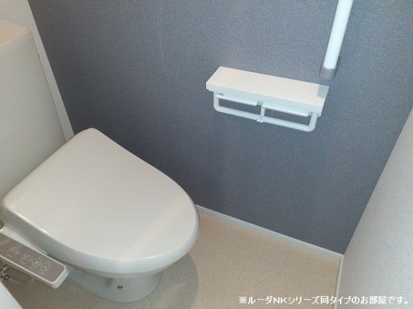 トイレ　※参考写真　同建築メーカー施工の同間取完成他物件のものです。