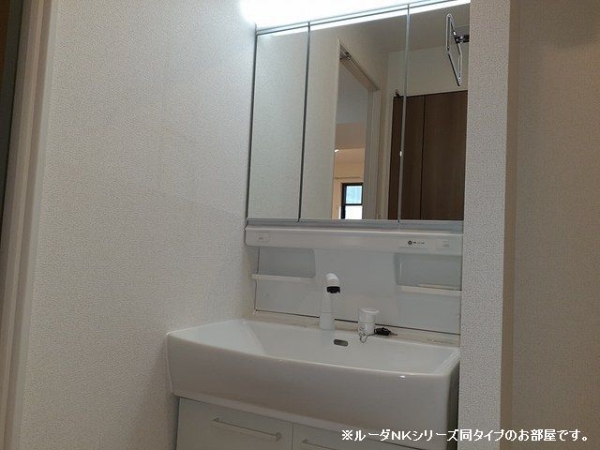 洗面設備　※参考写真　同建築メーカー施工の同間取完成他物件のものです。