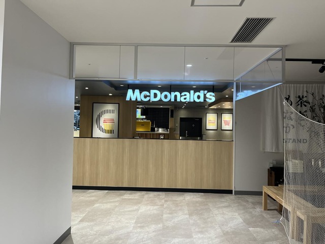 飲食店　マクドナルド ミーナ天神店（飲食店）まで2076m