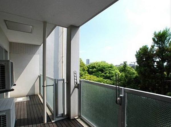 バルコニー　陽当たり良好なバルコニーです