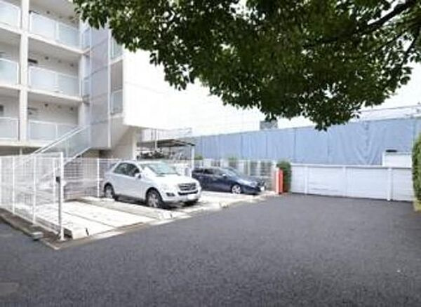 駐車場　駐車場完備です