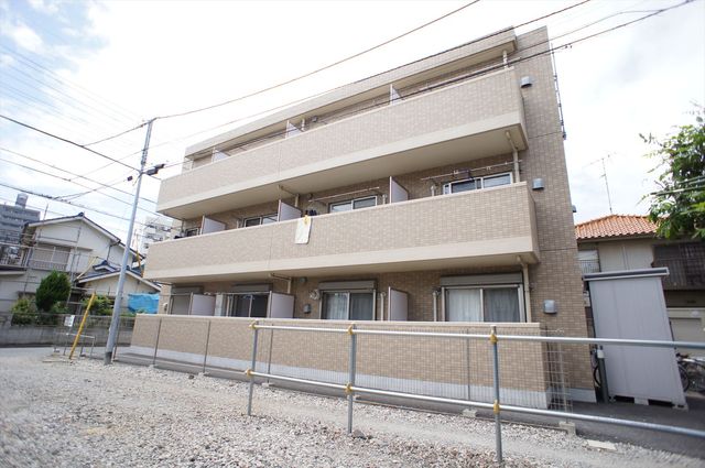 建物外観　現地待合せ案内できます。日当りいいですよ。