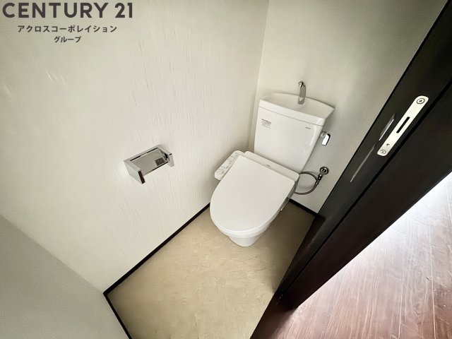 トイレ　温水洗浄便座機能付き♪