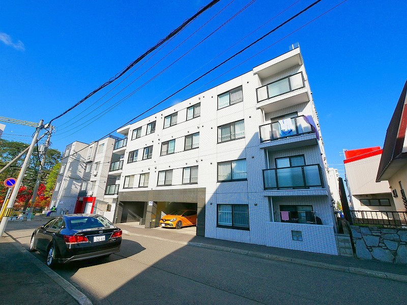 建物外観　地下鉄より徒歩４分の好立地♪