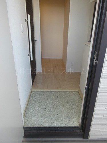 玄関　※別号室参考写真