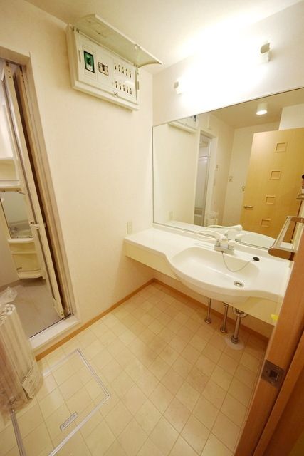 洗面設備　★鏡が大きい洗面台で使いやすいですよ★