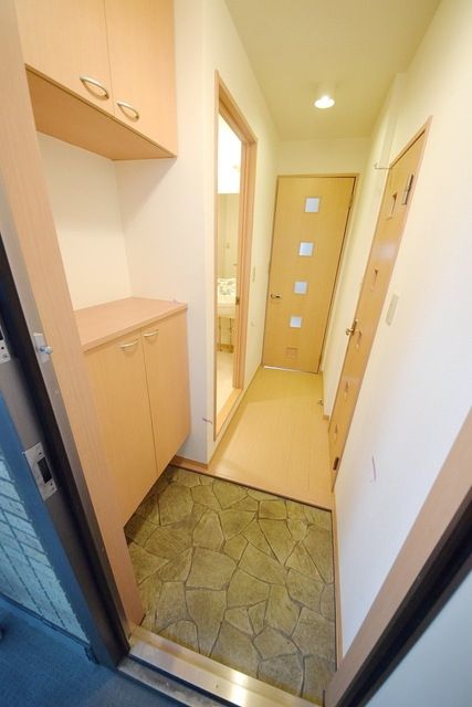 玄関　★下駄箱完備の玄関★