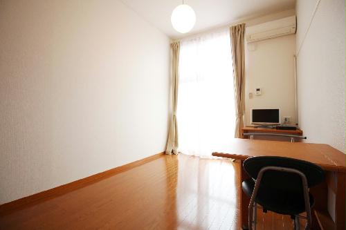 居室・リビング　採光面は南向き！日当たりも良いですよ♪